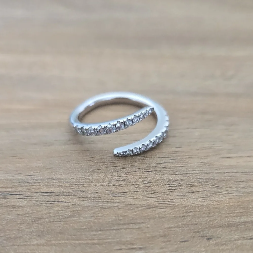 Elegant Silver Women's Ring